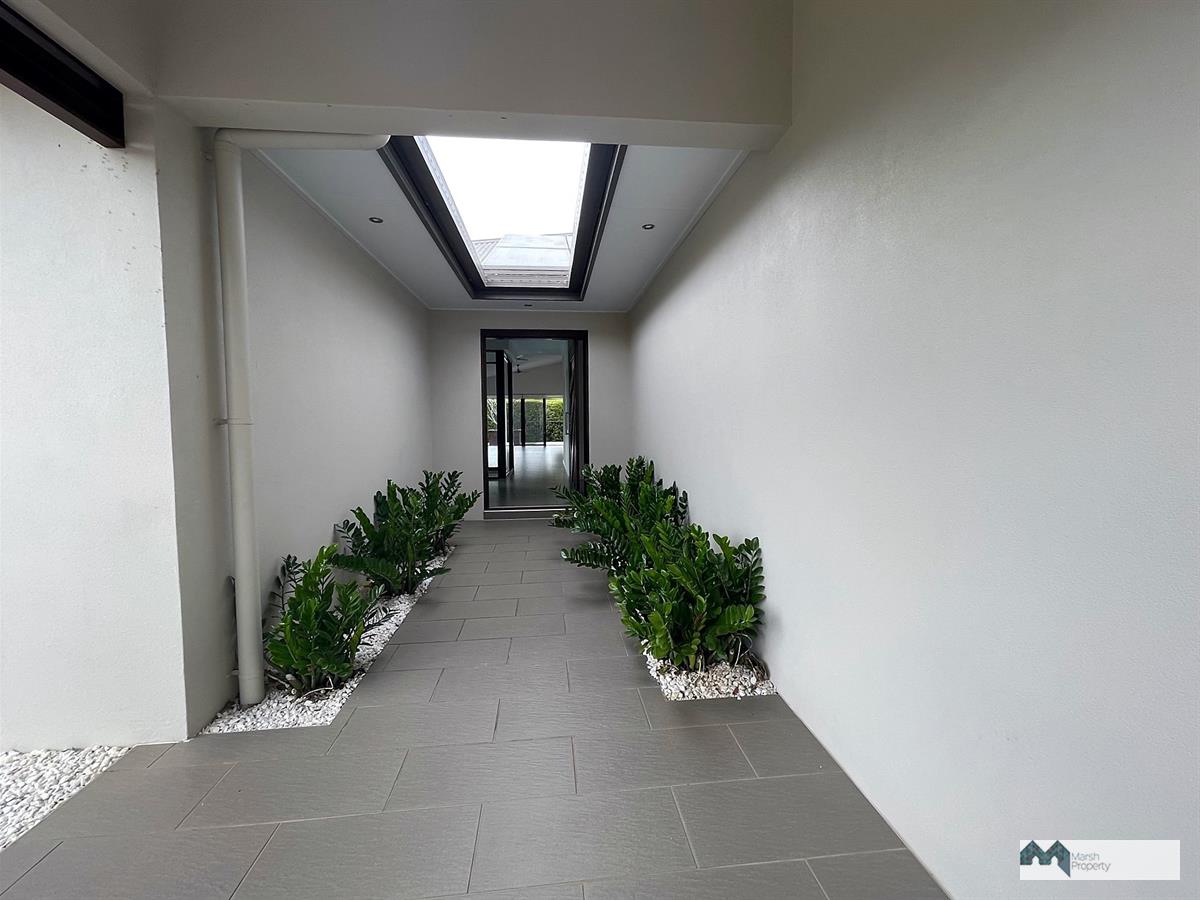 Executive Entertainer In Secure, Prestigious Canopy's Edge