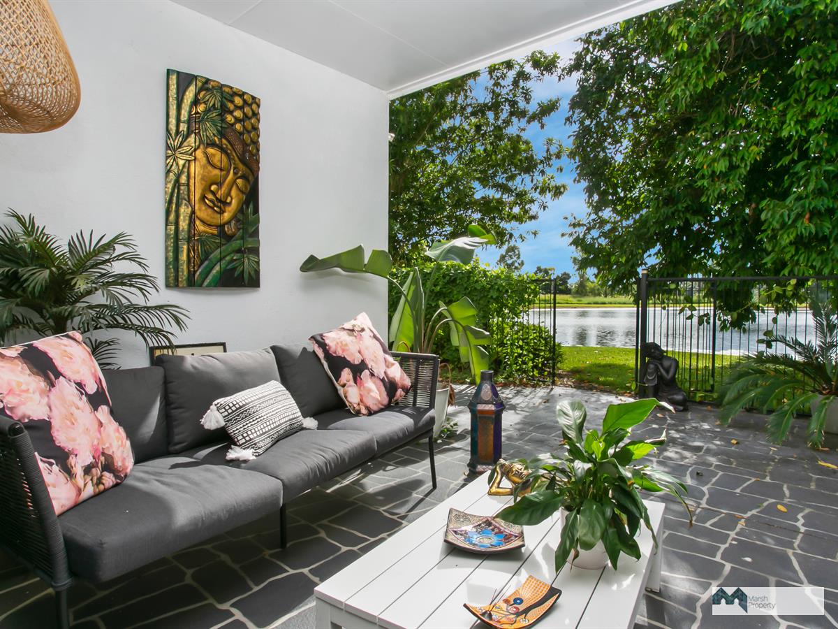 Lakefront Villa Lifestyle