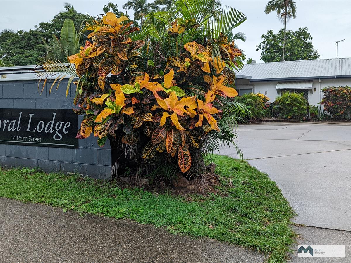 Private End Unit Close To The Beach