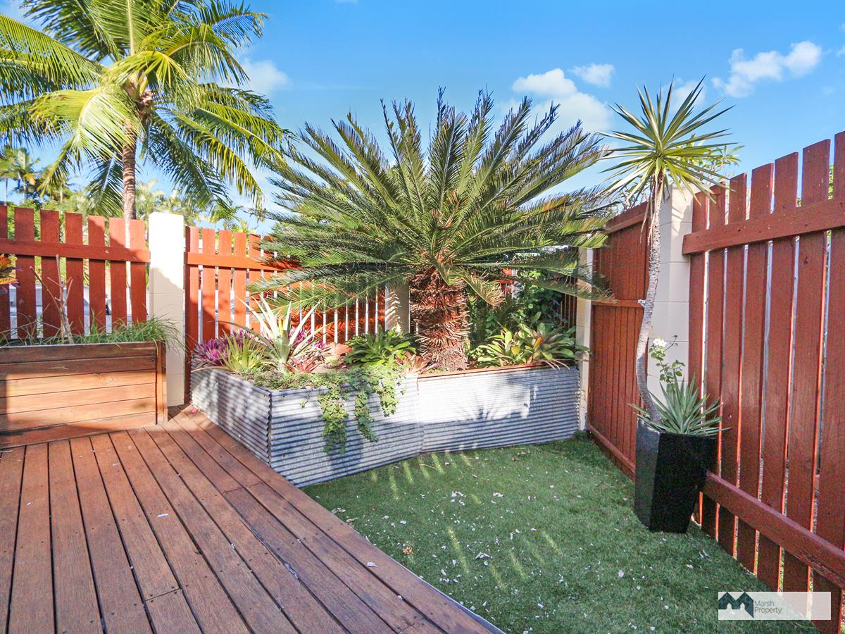 Renovated Townhouse In Holloways Beach