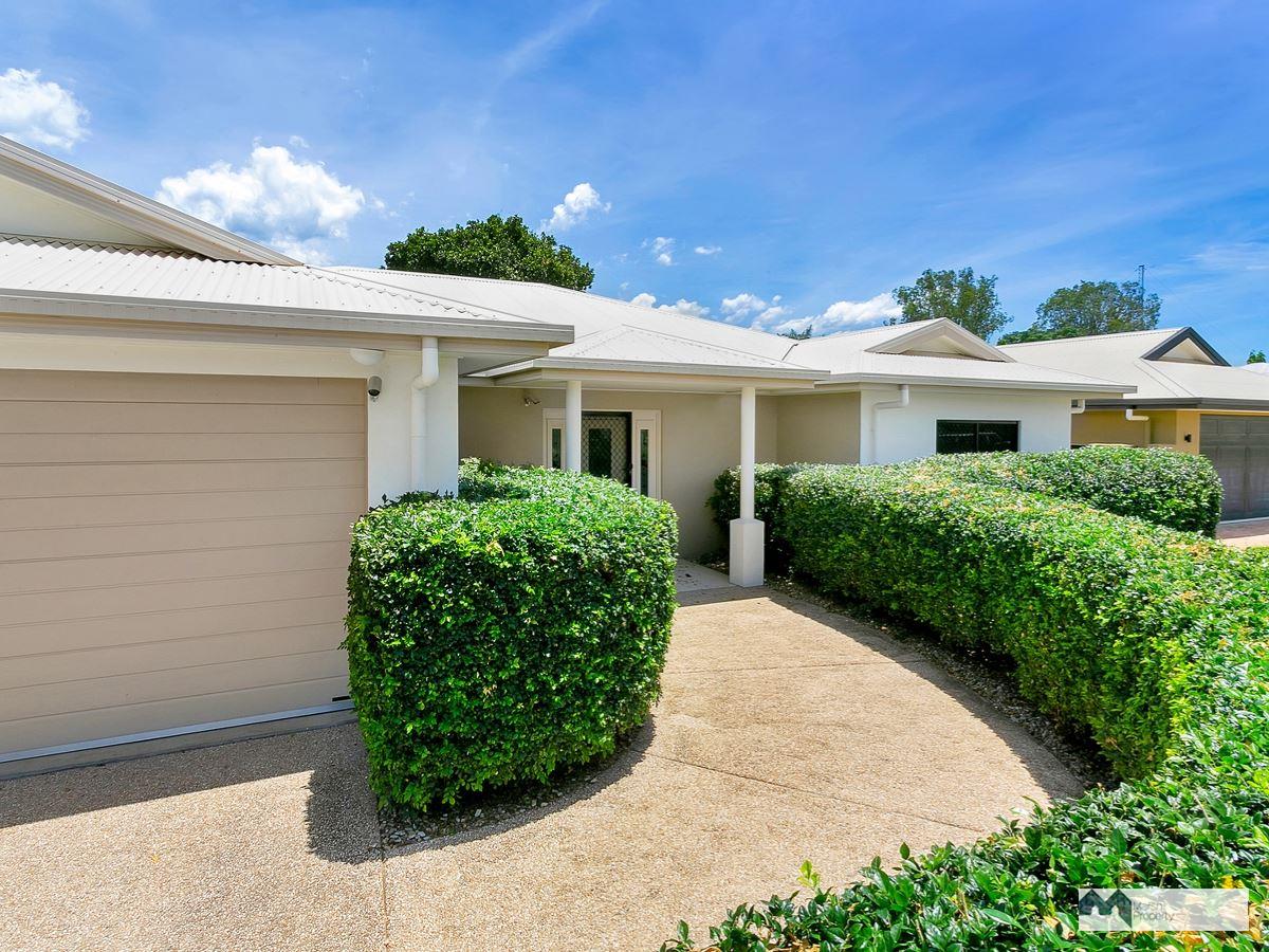 Huge Home With Pool On 834m2