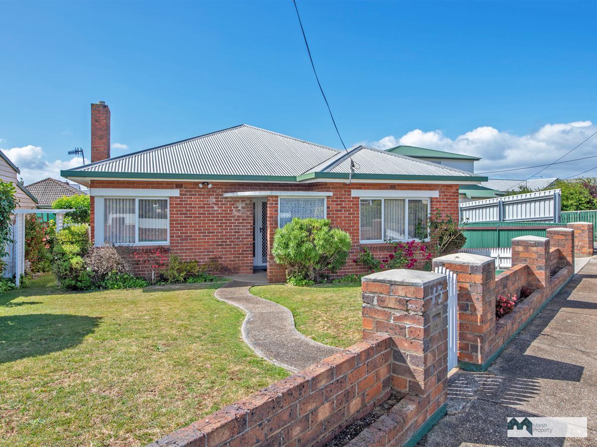 Classic Fifties Red Brick– Great Location