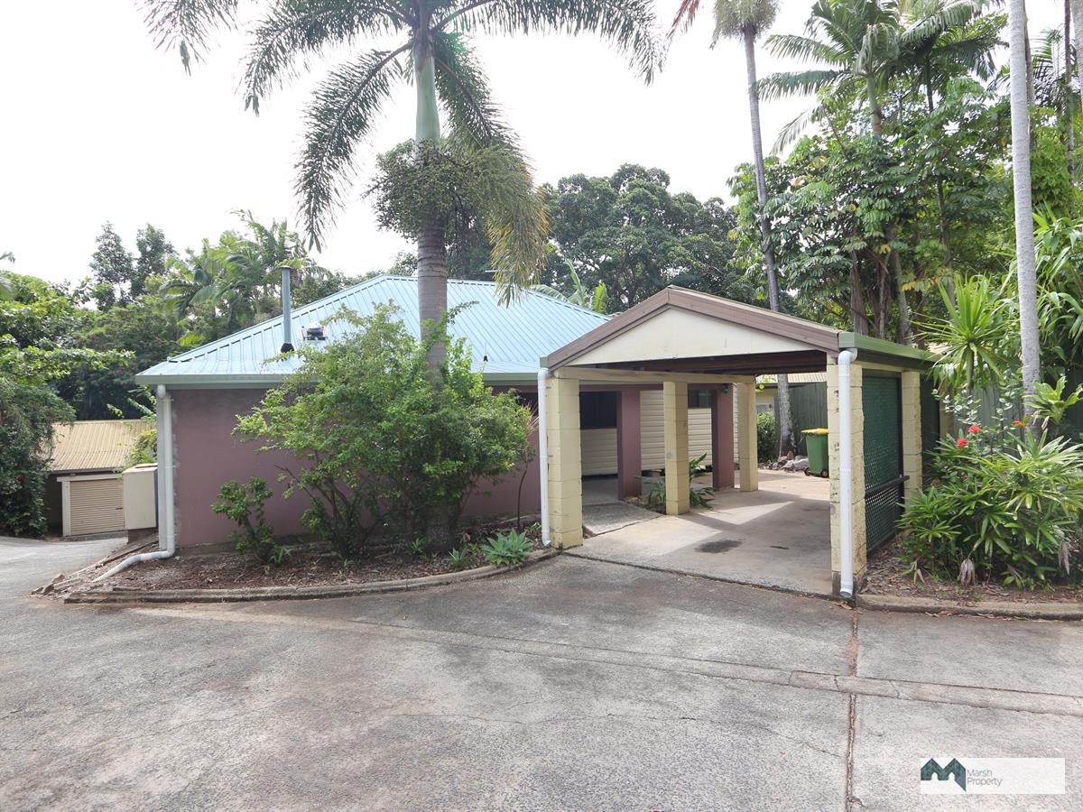 Tropical Freestanding Villa In Sought After Stratford