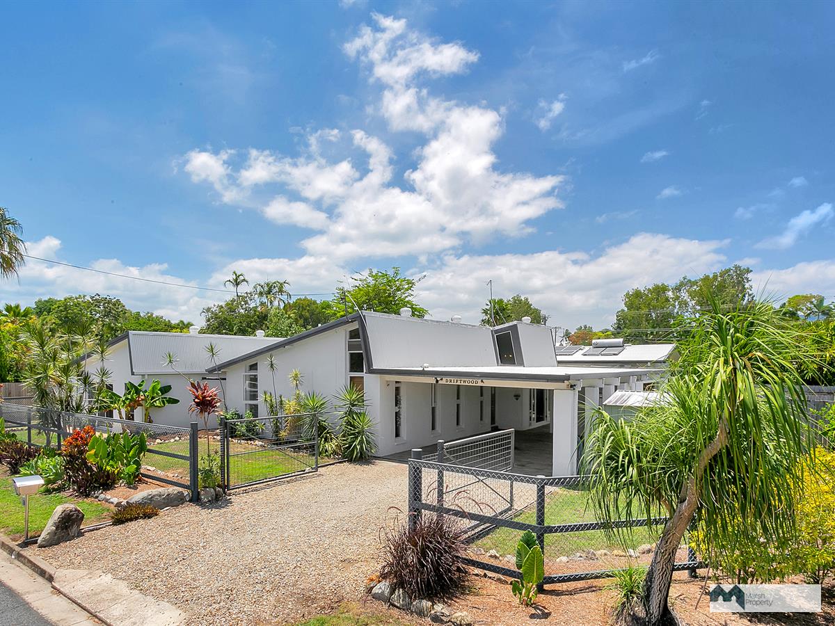 Beach House With Semi Detached Studio
