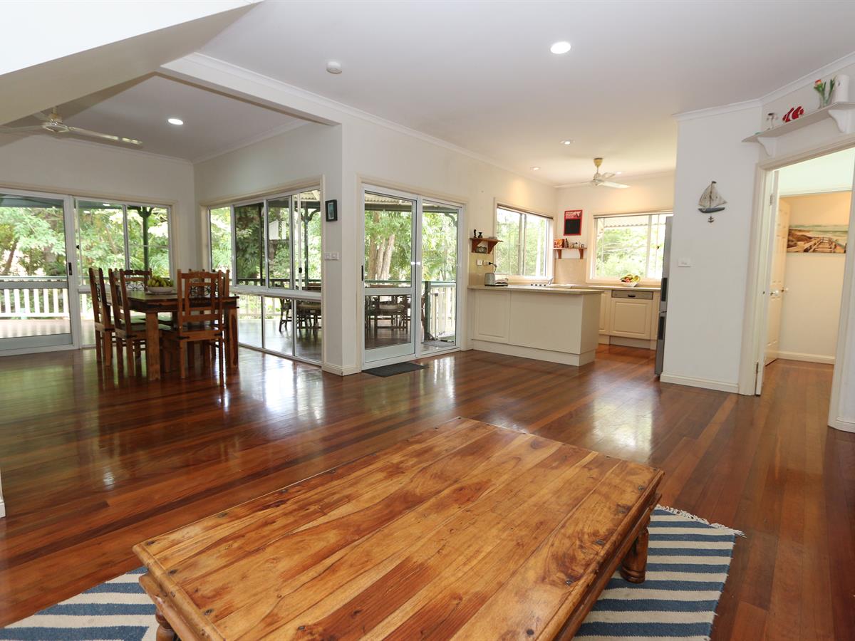 Furnished Family Home In Stratford