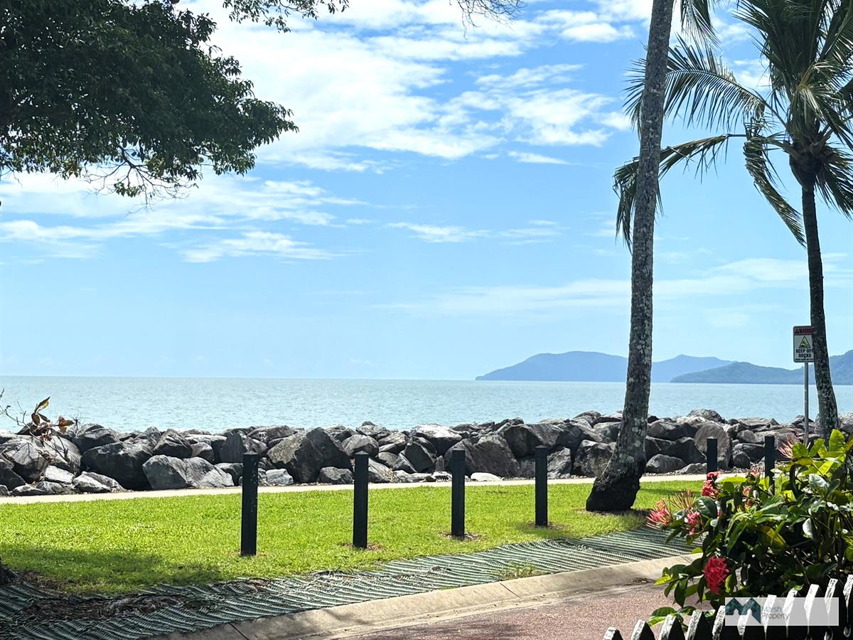 Classic Beach House With Detached Granny Flat