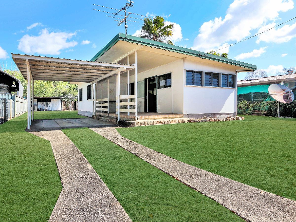 Classic Mid-century Design. Two Bedroom Cottage In Great Original Condition.