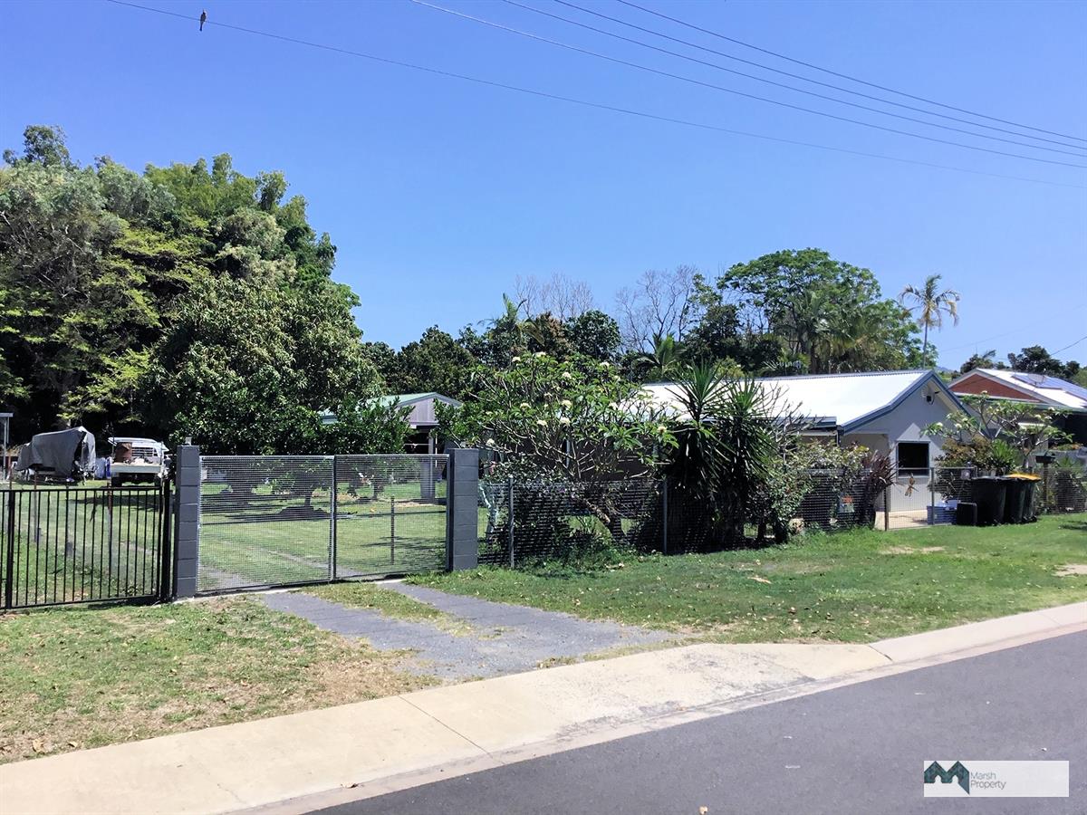 Solid Block Home At Machans Beach With Benefits