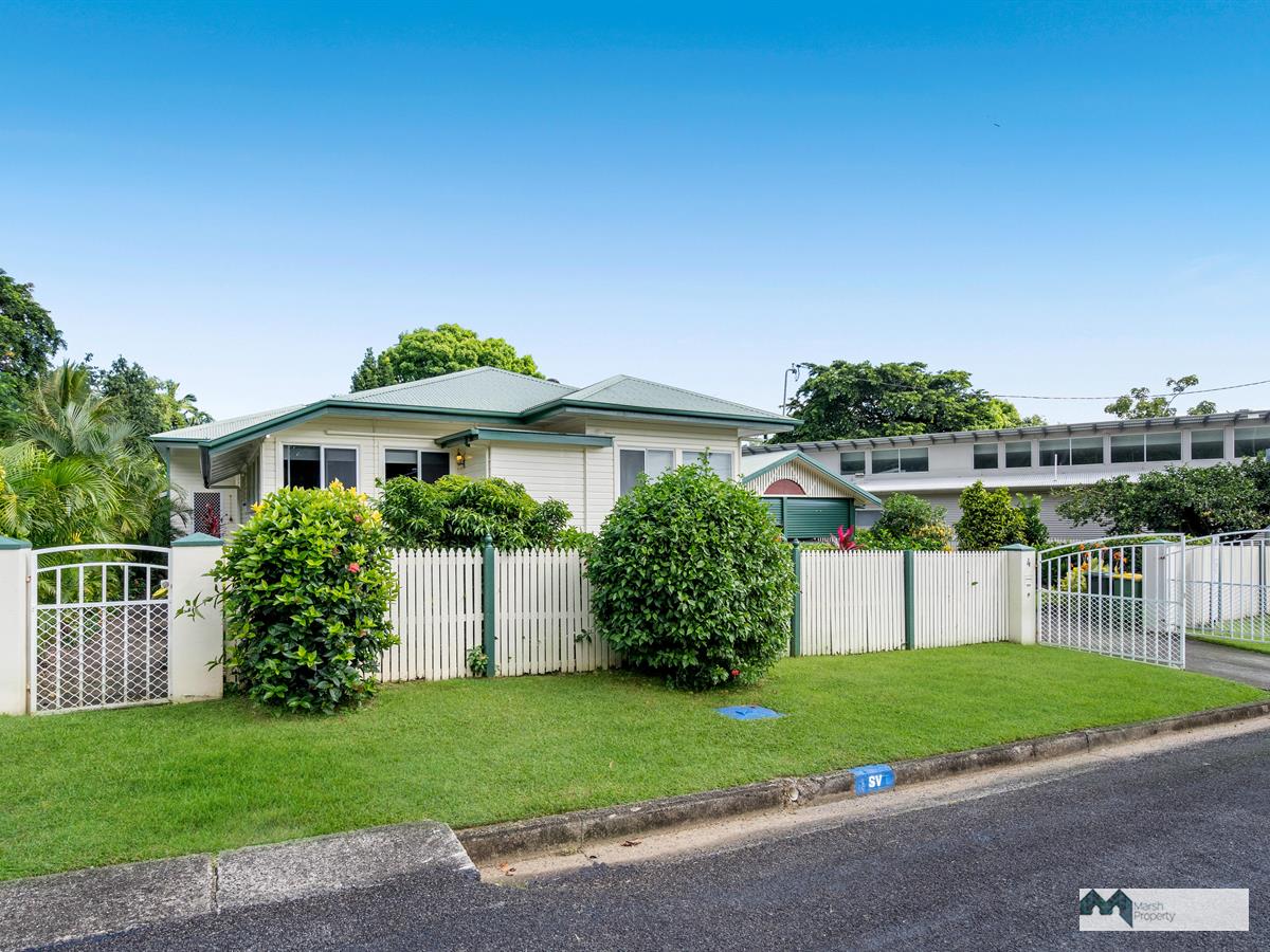 Immaculately Maintained Family Living In Stratford