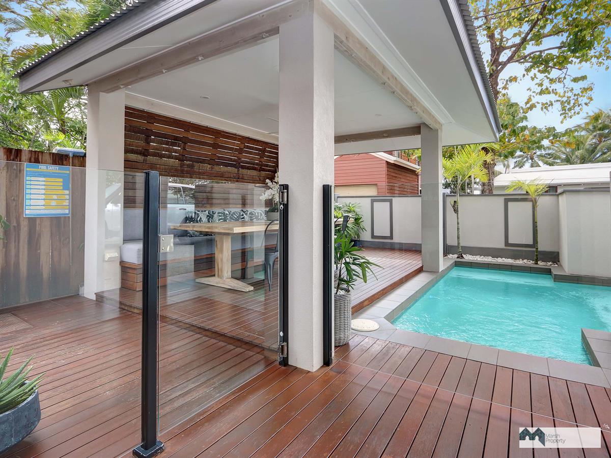 Stunning Private Villa Moments From The Beach