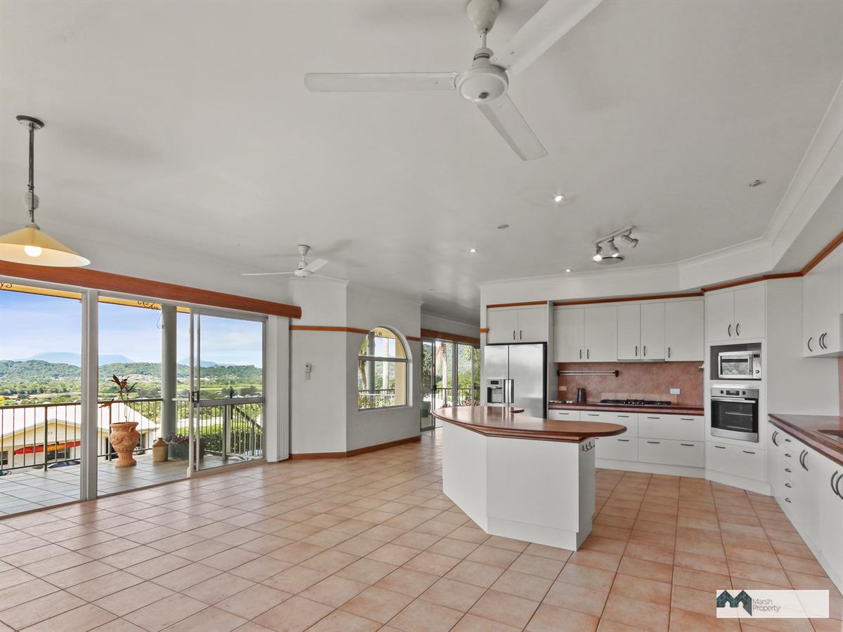44 Eugenia Crescent, Redlynch - Thumbnail 3