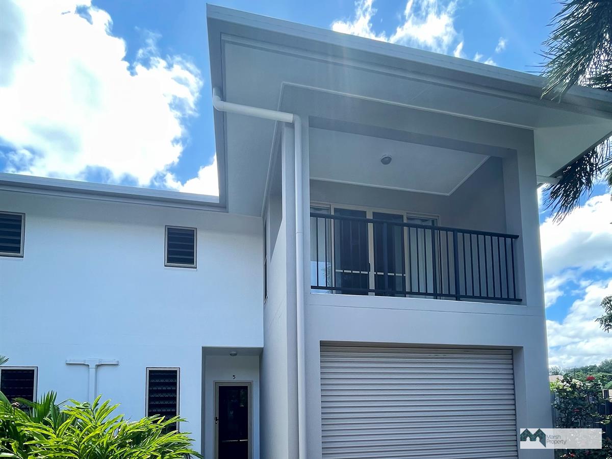 Spacious 2 Level Townhouse In Freshwater
