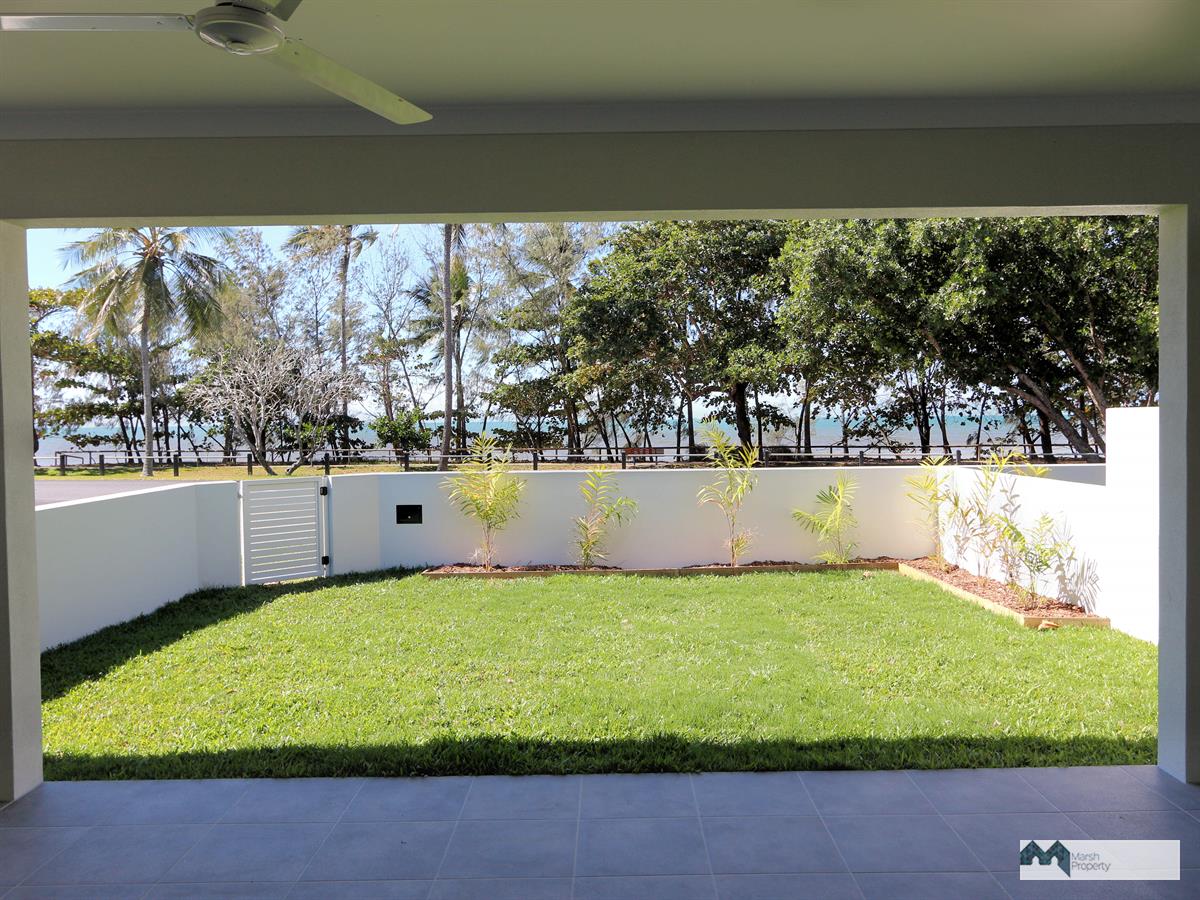 Beachfront Living At Holloways Beach