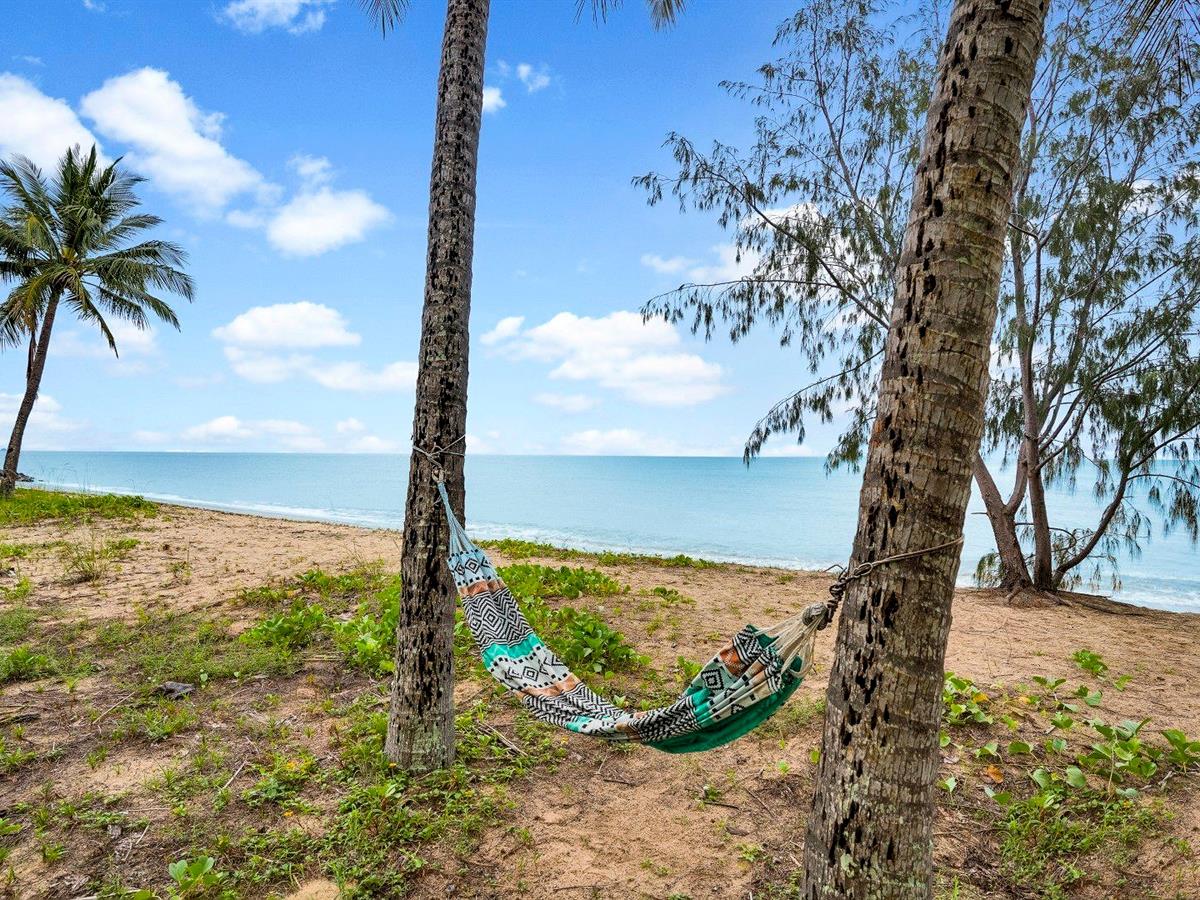 Absolute Tropical Beachfront Idyll