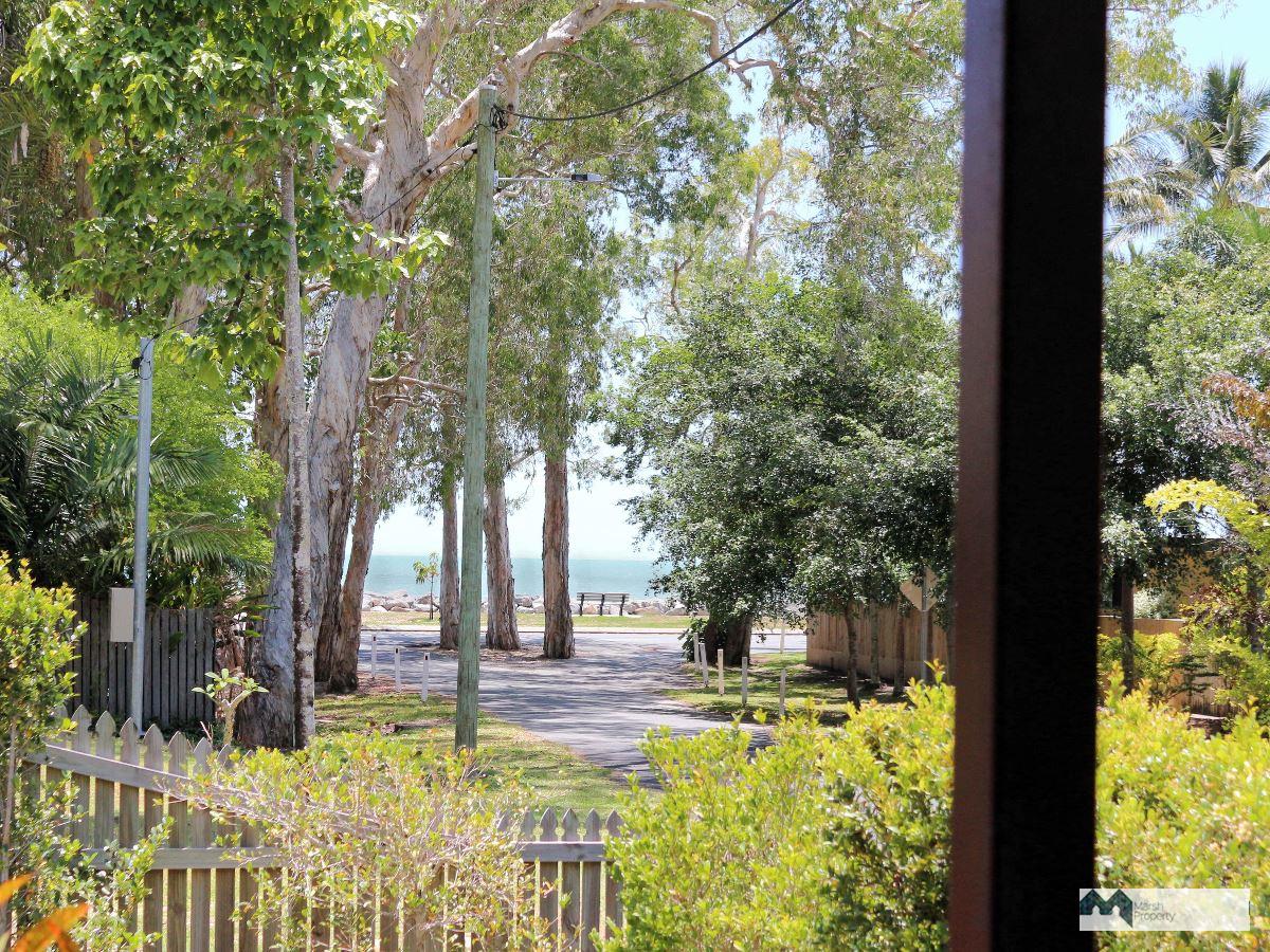 Perfectly Presented Cottage Only A Couple Of Houses From The Waterfront