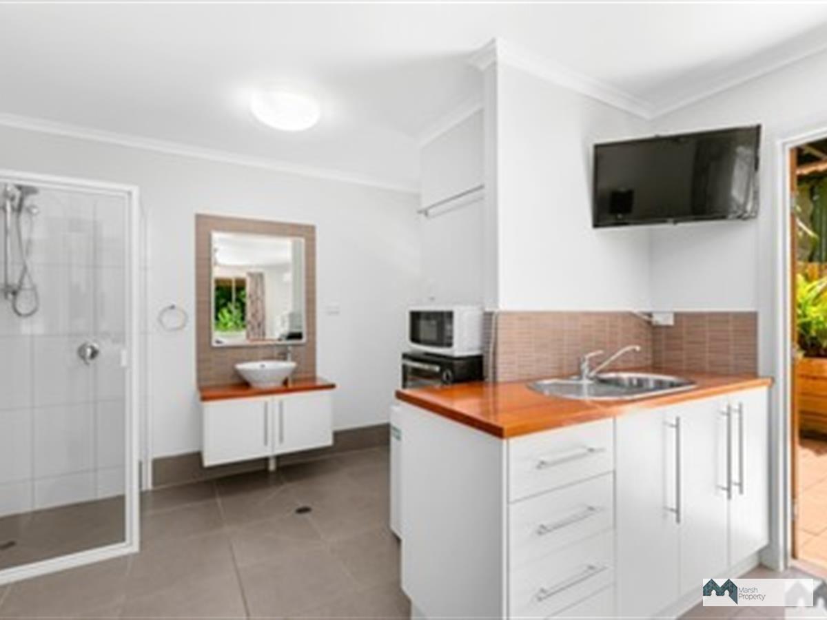 Furnished Studio With Large Courtyard – Bills Includes