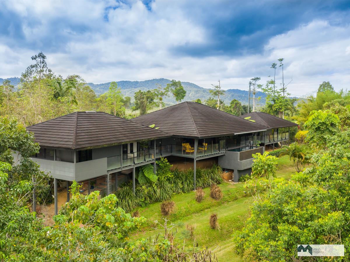 Tropic Idyll In A Magnificent Rural Coastal Setting