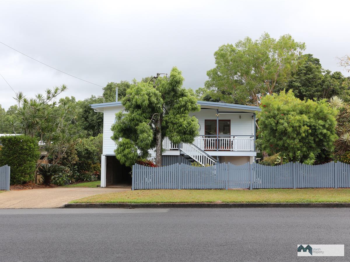Whitfield Executive Queenslander – Furnished